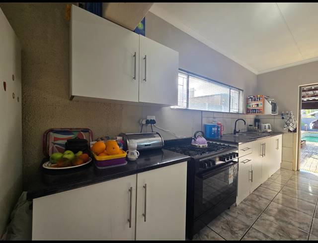 4 BEDROOM HOUSE FOR SALE IN GENERAL ALBERTSPARK